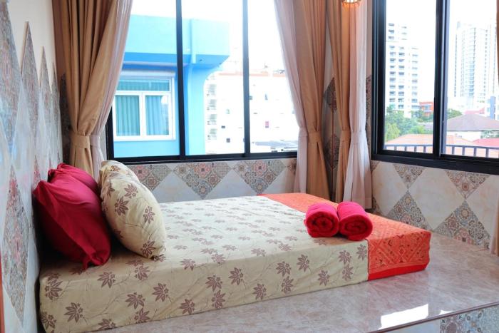 SKY 18 - 99 feet in the sky