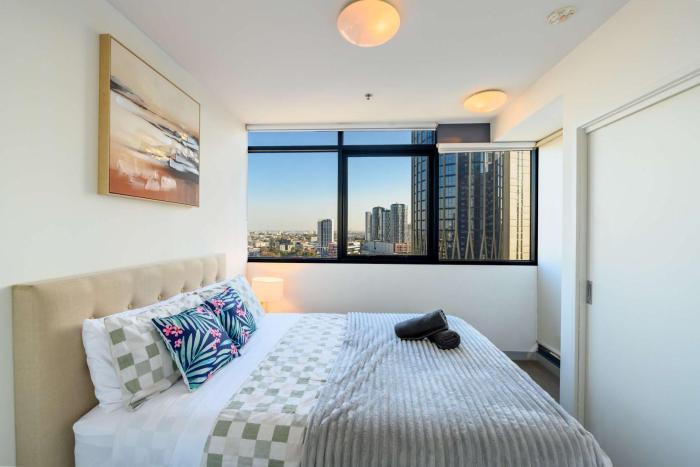 16S Abnb-Style Easy 2BR APT 7 mins Crown Casino walk, Free Parking