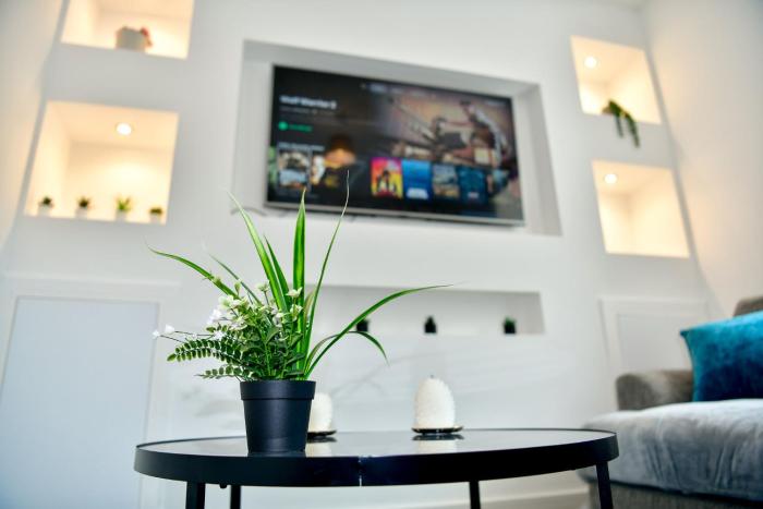 Comfy 3-Bed Home in Llansamlet