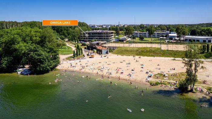 Omega Lake, Sun & Snow