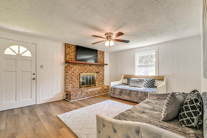 Near Hospitals Charming Home with Yard in Charlotte