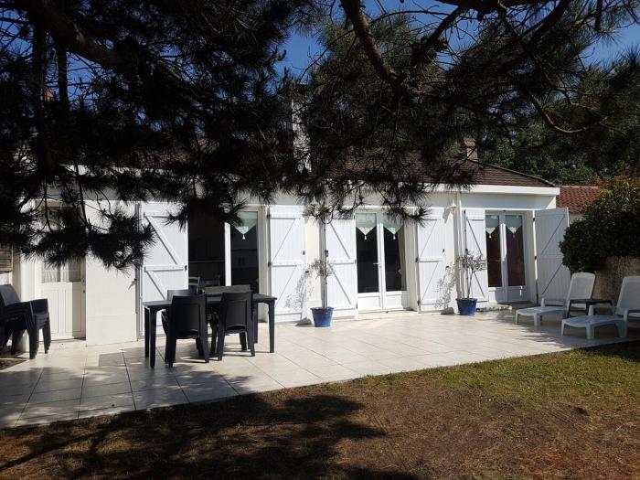 Maison 3 chambres , terrasse plein sud, 5 mn de la plage et foret