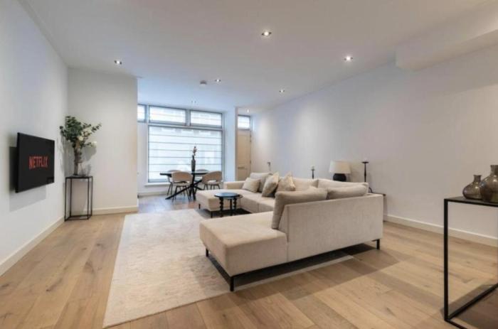 Central Amsterdam 2BR Apartment with City Views Near Rijksmuseum