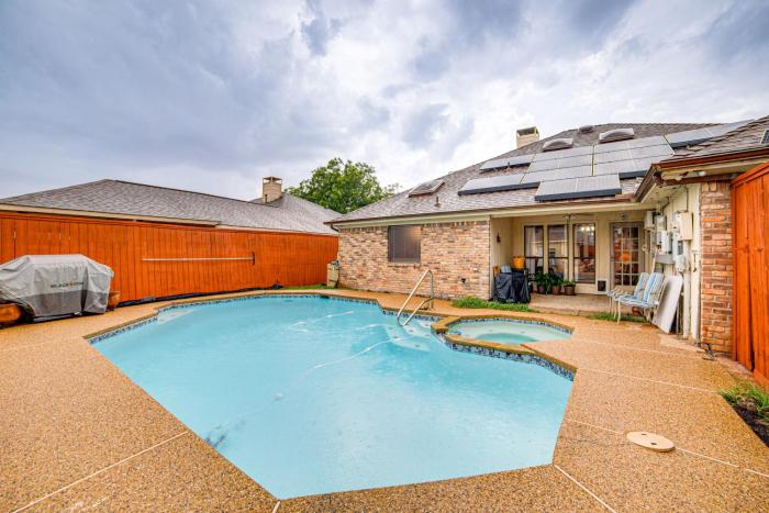 Pet-Friendly Home with Pool - 8 Mi to Central Plano!