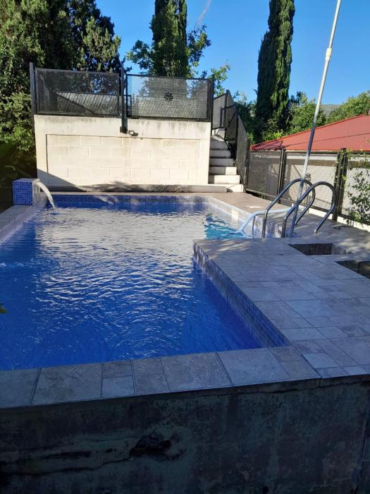 Casa ideal Pileta, Quincho y Patio Enorme