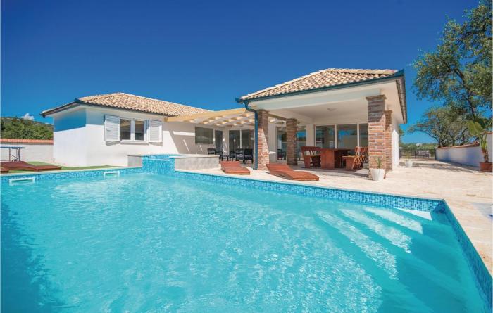 Cozy Home In Radosinovci With Kitchen