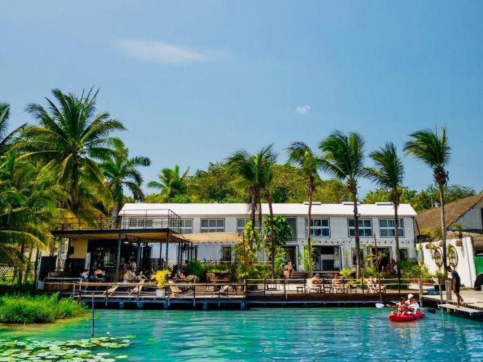 The Yak Lake House - Hostal Bacalar