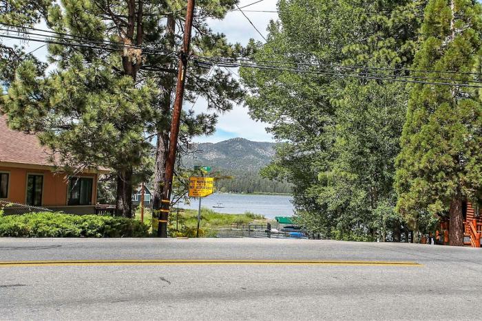 Lakeview fishing house #121