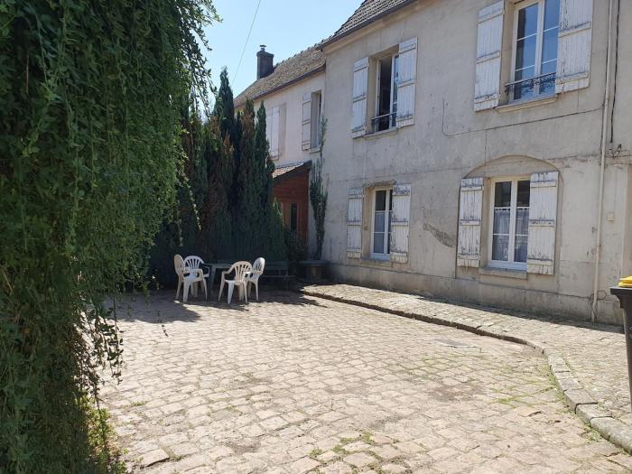 Proximity to Cité Internationale