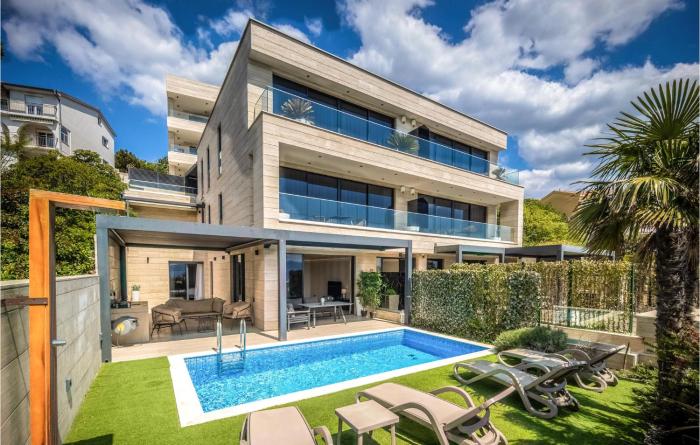 Beautiful Apartment In Crikvenica