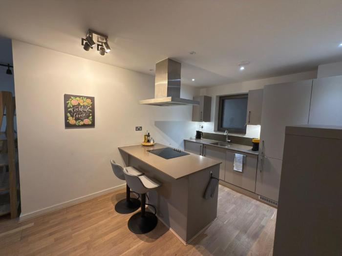 Stunning 2- Bed flat Ensuite, Balcony & Shard View