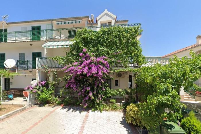 Apartments with parking space Vodice - 24737