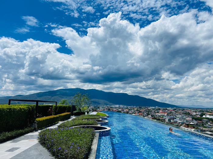 Astra Sky River Luxury 2Bedroom Family Suite with Infinity Pool, Near Old Town