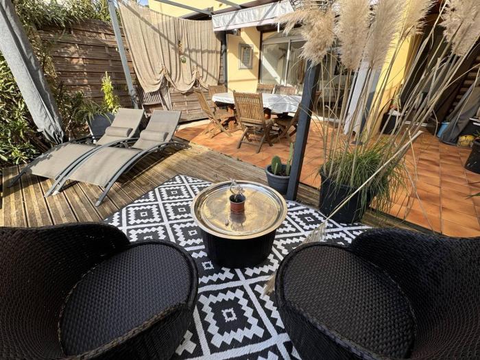 Charmant appartement rénové au calme avec jardin, à 100m des commerces - FR-1-726-56