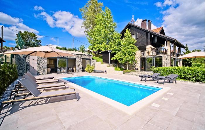 3 Bedroom Cozy Home In Karlovac