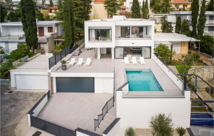 Gorgeous Home In Dramalj