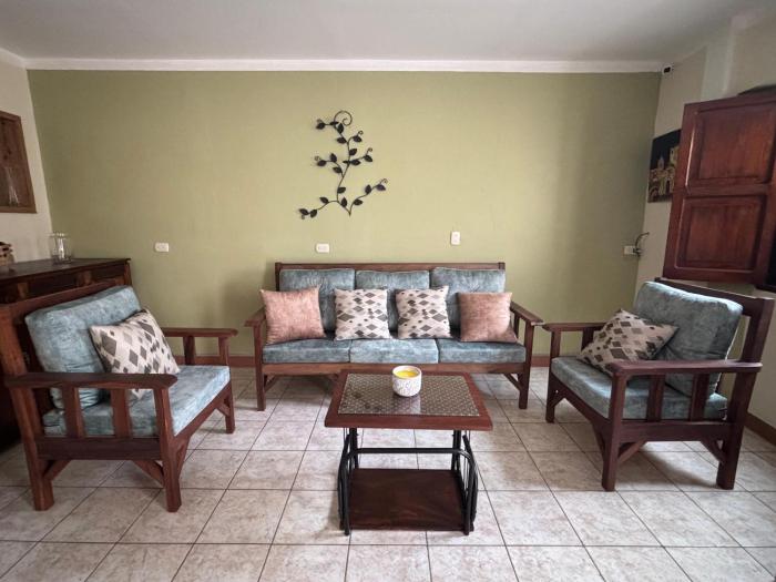 Casa Familiar Los Gringas