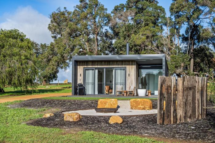 Chalet Grove, Walburra Brook