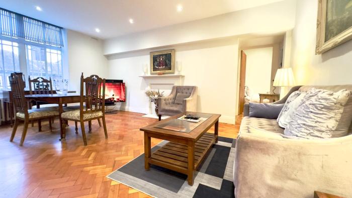 2 Bedroom Apartment Queensway