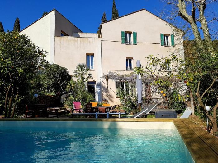 Cottage with swimming pool