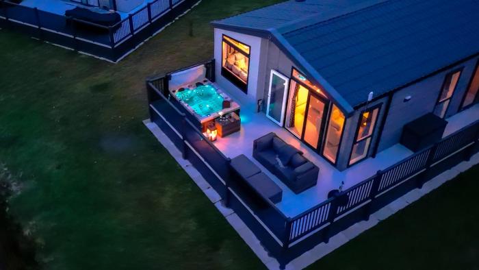 Deluxe lodge for two