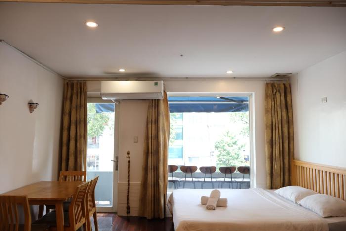 123 Apartment - Steps to Market, Bus & Metro