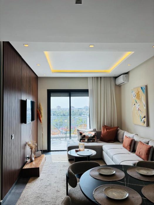 Bright & Cozy Apt with City View