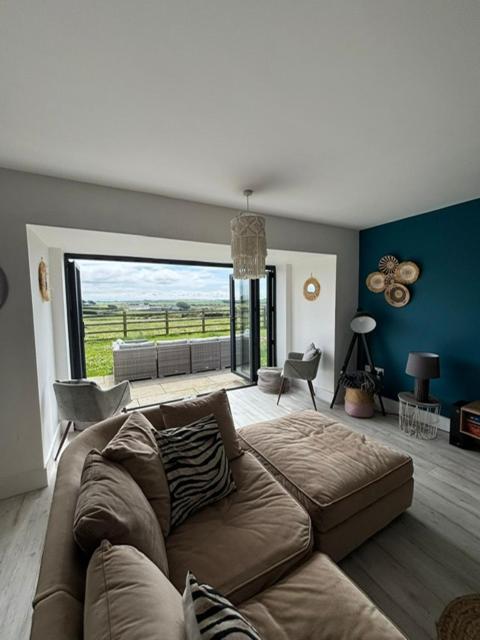 Anglesey sleeps 10 with hot tub