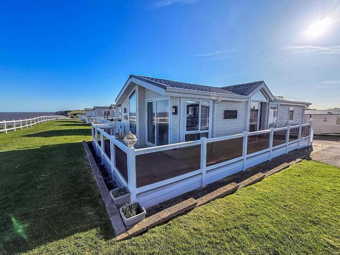 Luxury Lodge With Stunning Sea Views At Hopton Haven Park Ref 80055S