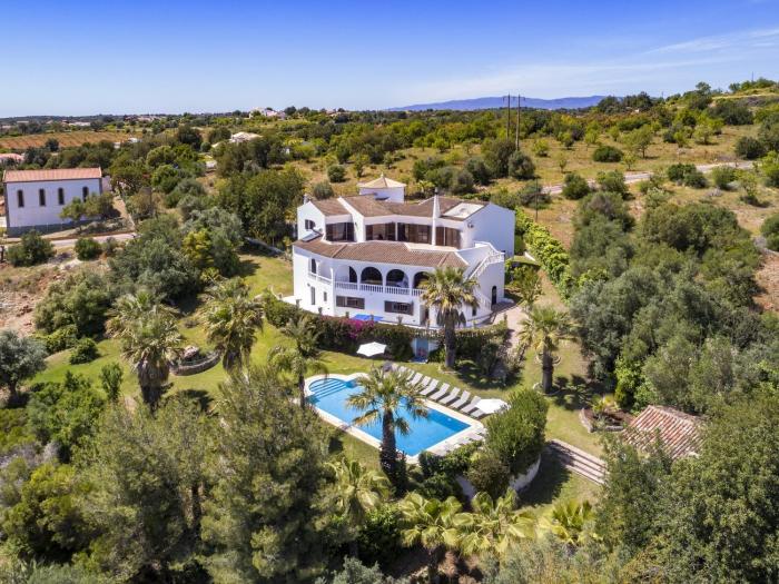 Charming Algarve Villa Villa Quinta Luz 9 Bedrooms Large Pool & Snooker