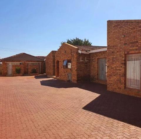 Lovers Way Guest House In-Mafikeng