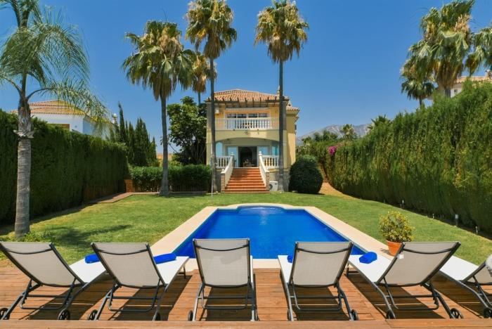 Premium Villa with private pool, garden & BBQ