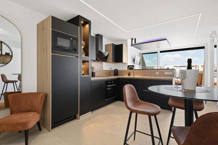 Tiffanys Heliopolis Renovated Apartment with Terrace - Naturist Village