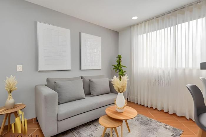 Aria Living 500 - Modern with Private Terrace