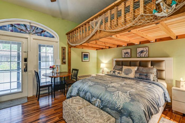 Poolside Relaxation Resort Condo in Naples!