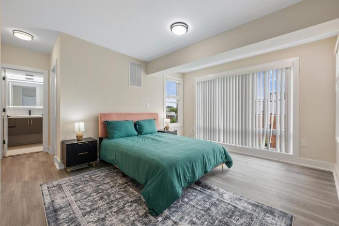 Modern Duplex 2BR near Metro