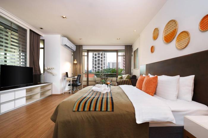 King Bed, Park, BTS 5min | Free Parking, Fast WiFi