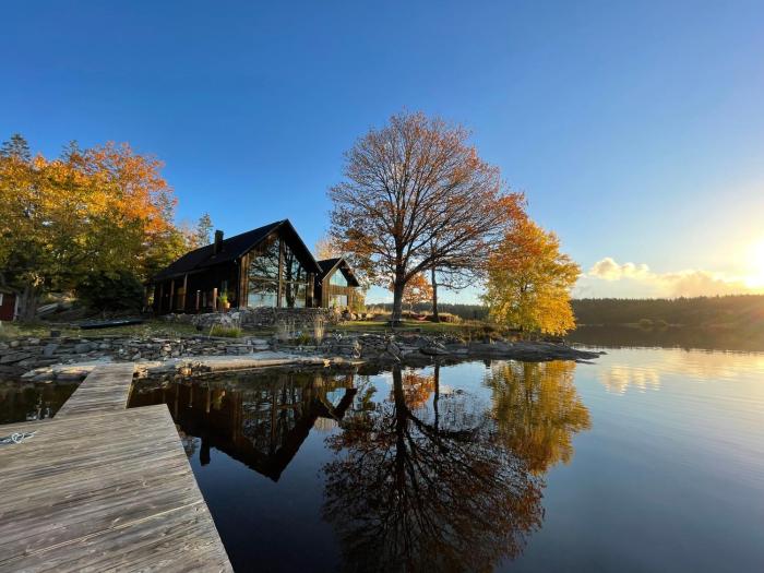Peaceful lakefront retreat surrounded by nature