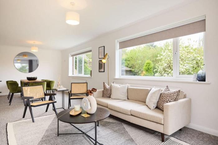 The Oxford Garden House - Spacious 5-Bed Oxford Home with Garden & Balcony