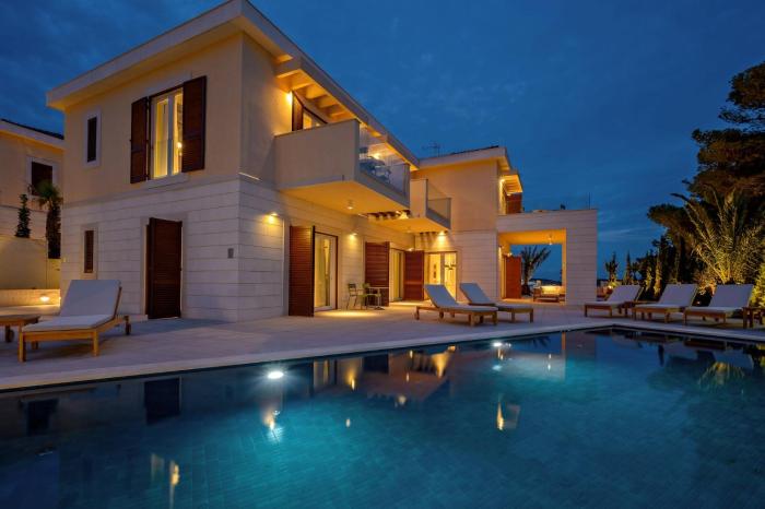 Incredibly Indulgent Hvar West Villa 5 Bedrooms Villa West Eternal