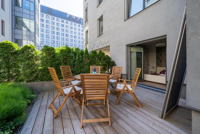 Apartment with Private Terrace and Garden - Antonijas Street