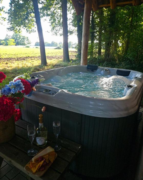 Pipowagen Bijzonder Buitenaf met jacuzzi en sauna