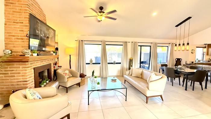 Ajijic 2 Bedroom Unit - Best Summer Rates -Huge Patio-Bikes-Gym-Pickleball Court
