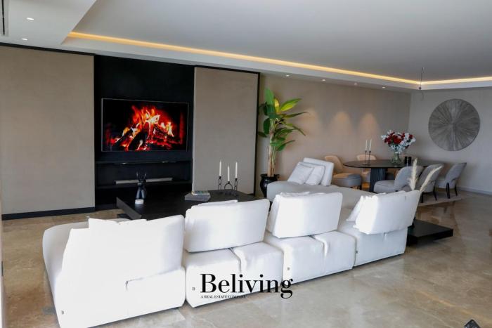 Luxury, private pool and sea view