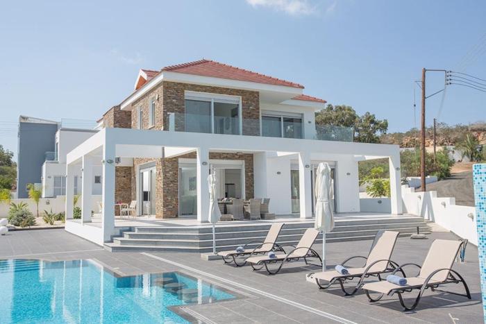 Villa Protara Chrysos - Beautiful 5 Bedroom Protaras Villa - Walking Distance