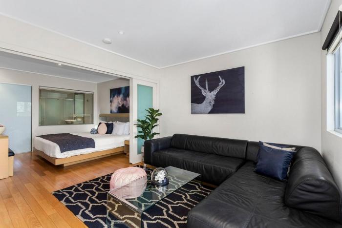 Plunge Retreat - Resort Room at Bells Boulevard