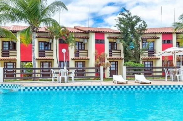 Apto Condomínio com Piscina