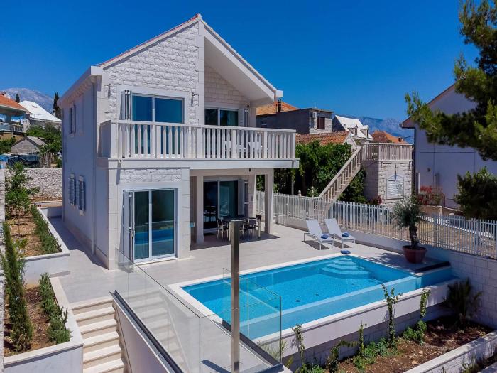 Villa Blu Brac A Beautiful 3 Bedroom Villa A Stones Throw To The Beach