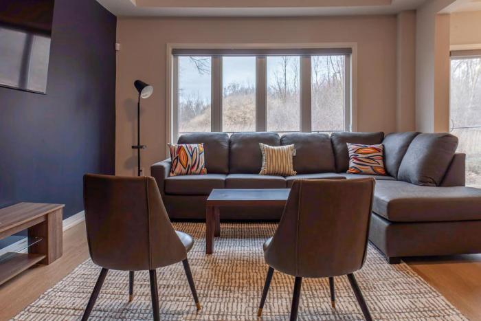 4Bed25 BathBrand newNiagara FallsSleeps12