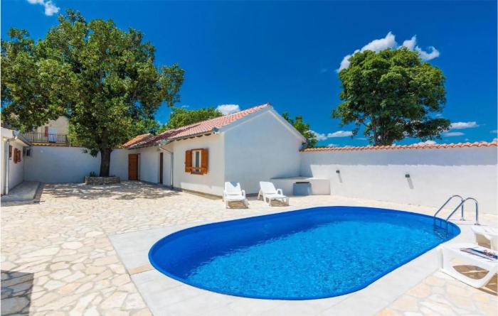 Cozy Home In Bila Vlaka With Kitchen